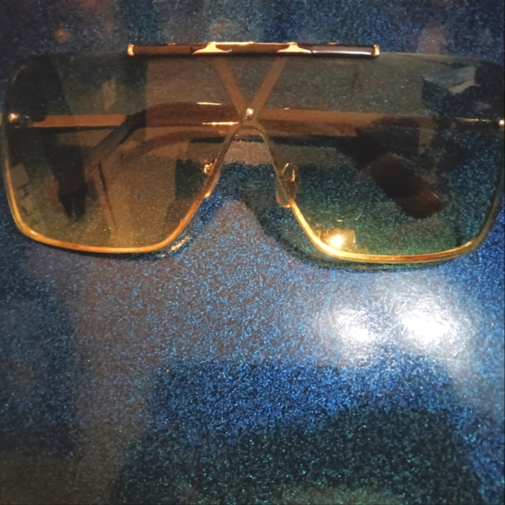 The Cardi oversized square glasses